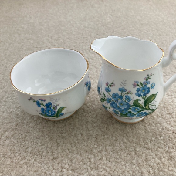 Vtg  "Royal Albert" Bone China 'Forget Me Not' Creamer & Sugar Bowl Set - Picture 1 of 4
